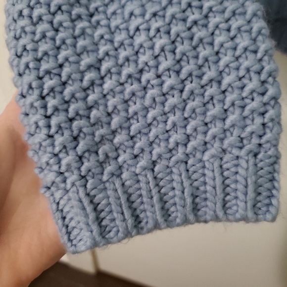 LIGHT BLUE PERIWINKLE CHUNKY KNIT V NECK SWEATER — SMALL - Picture 6 of 6